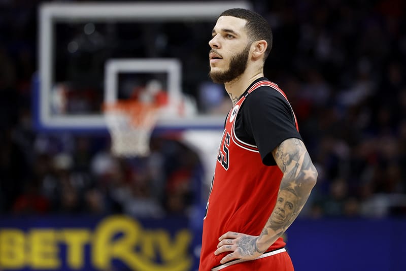 Lonzo tras una jugada