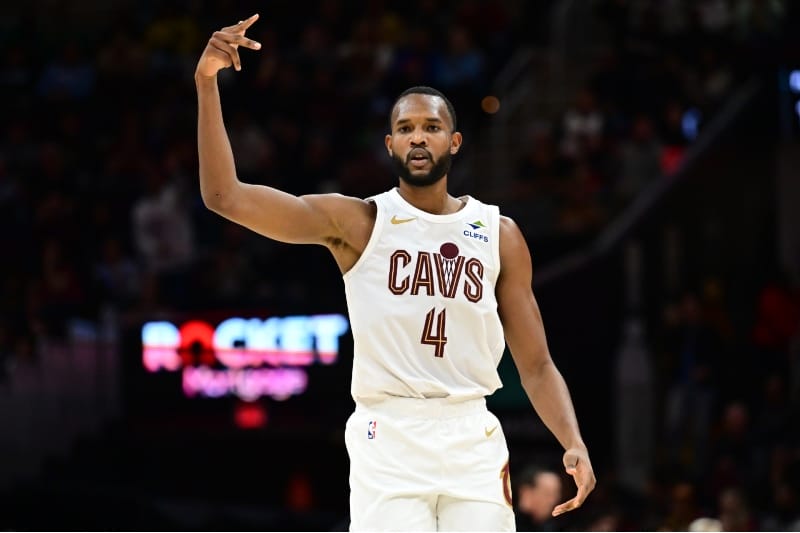 Mobley tras una canasta