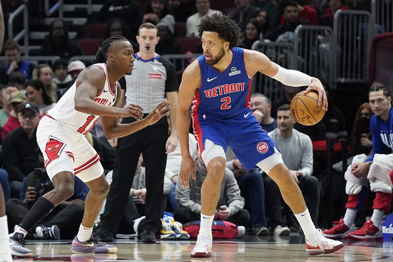 Cunningham ataca a Dosunmu