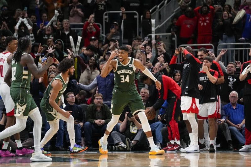 Los Bucks celebran su último triunfo ante los Rockets