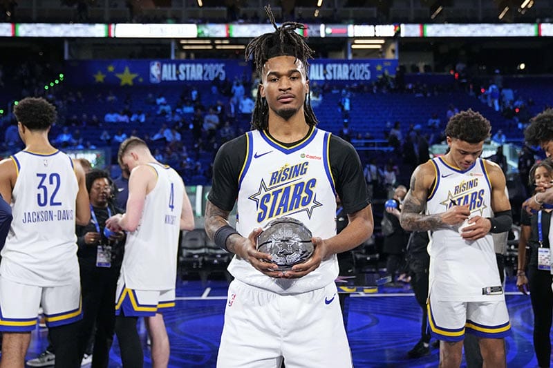Stephon Castle posa con el MVP