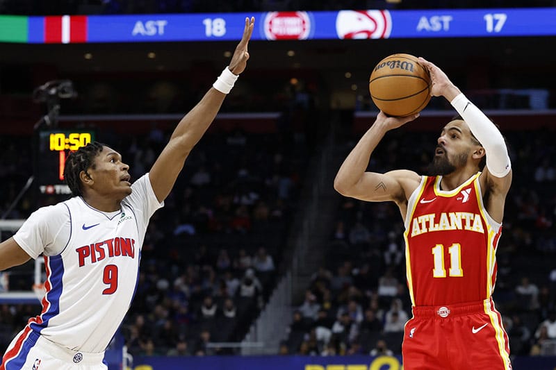 Young lanza sobre Thompson
