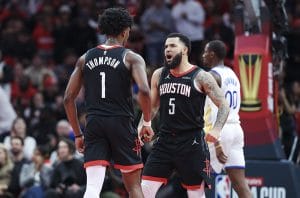 Vanvleet celebra una canasta en el último Rockets vs. Warriors