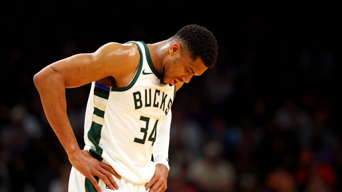 Giannis Antetokounmpo se resigna.