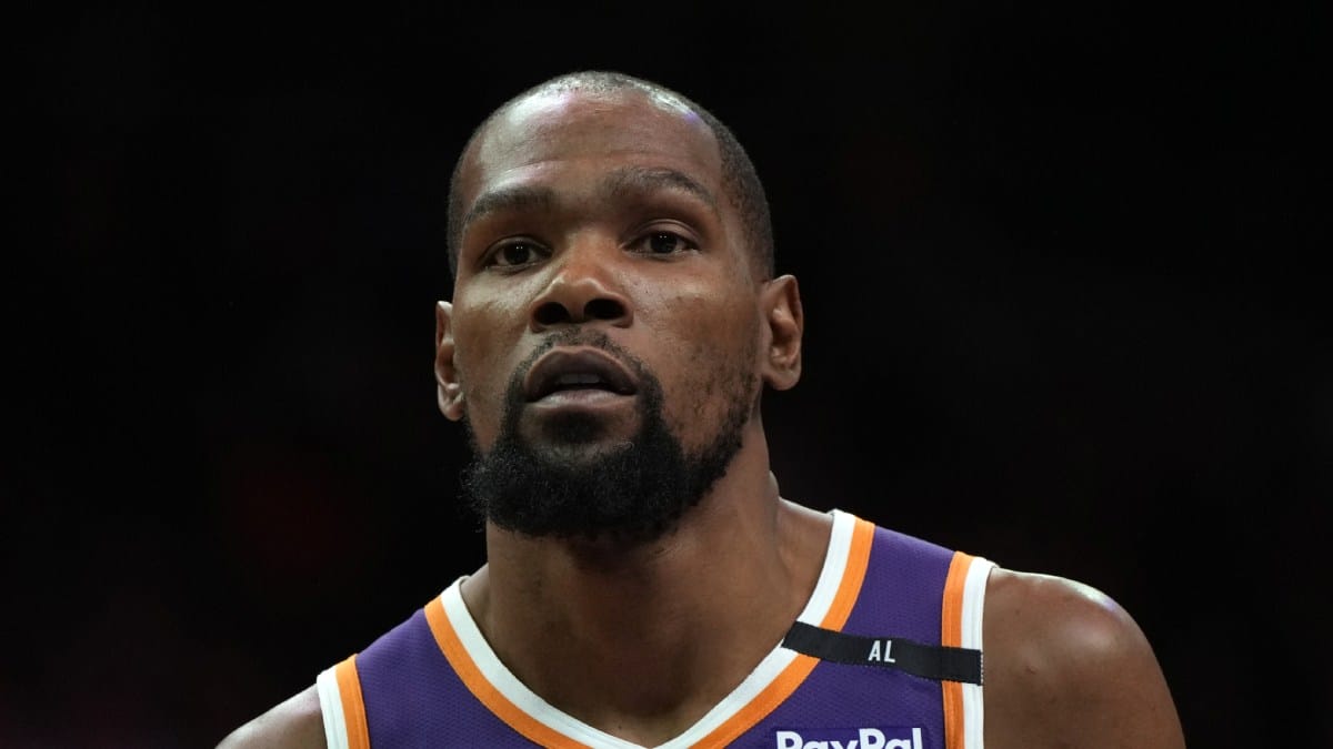 Kevin Durant se muestra pensativo.