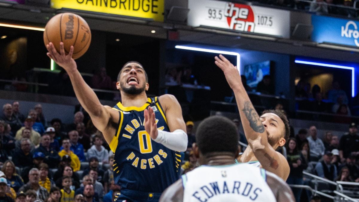 Tyrese Haliburton intenta una bandeja durante un Pacers vs Timberwolves.