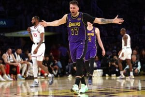 Doncic celebra una canasta ante los Clippers.