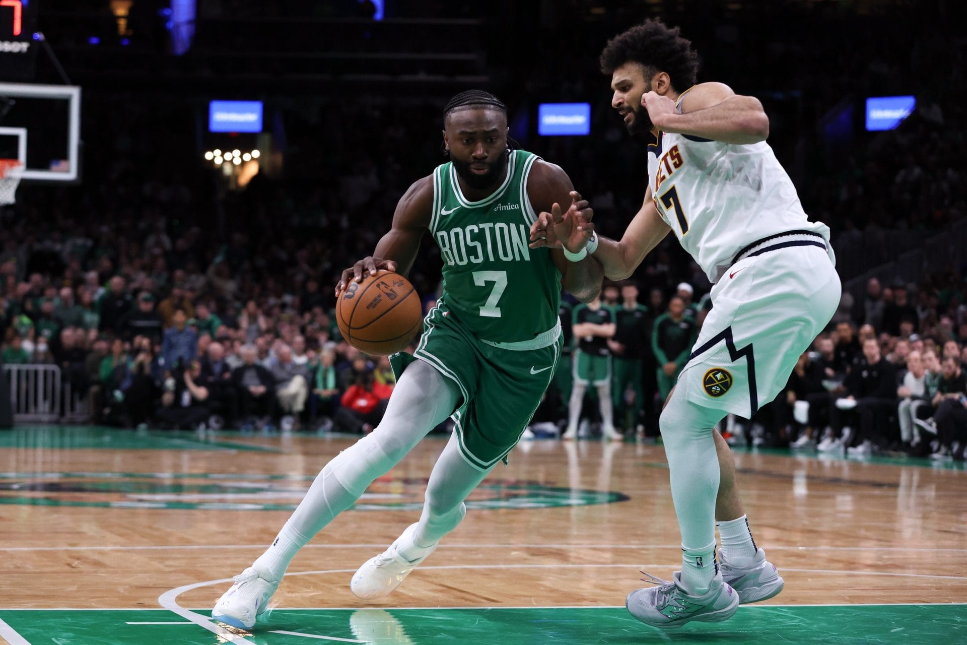 Jaylen Brown durante el Celtics vs Nuggets