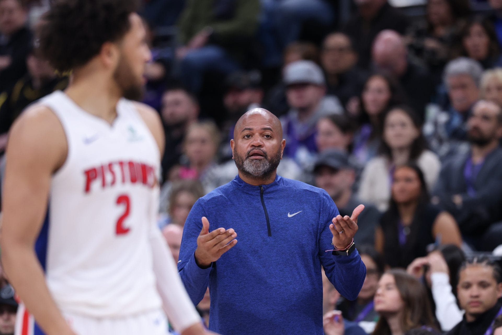 J.B. Bickerstaff, entrenador de Detroit Pistons