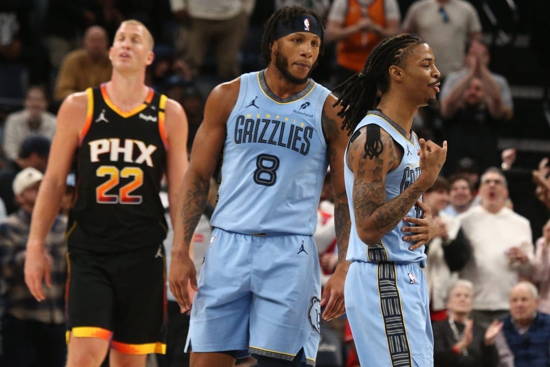 Lamar Stevens celebra junto a Ja Morant