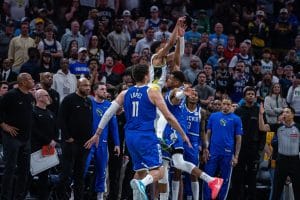 Haliburton lanza el triple de la victoria