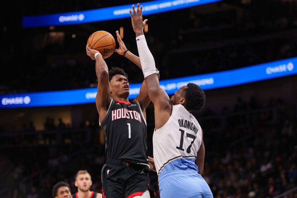 Amen Thompson y Onyeka Okongwu en el último Rockets vs Hawks