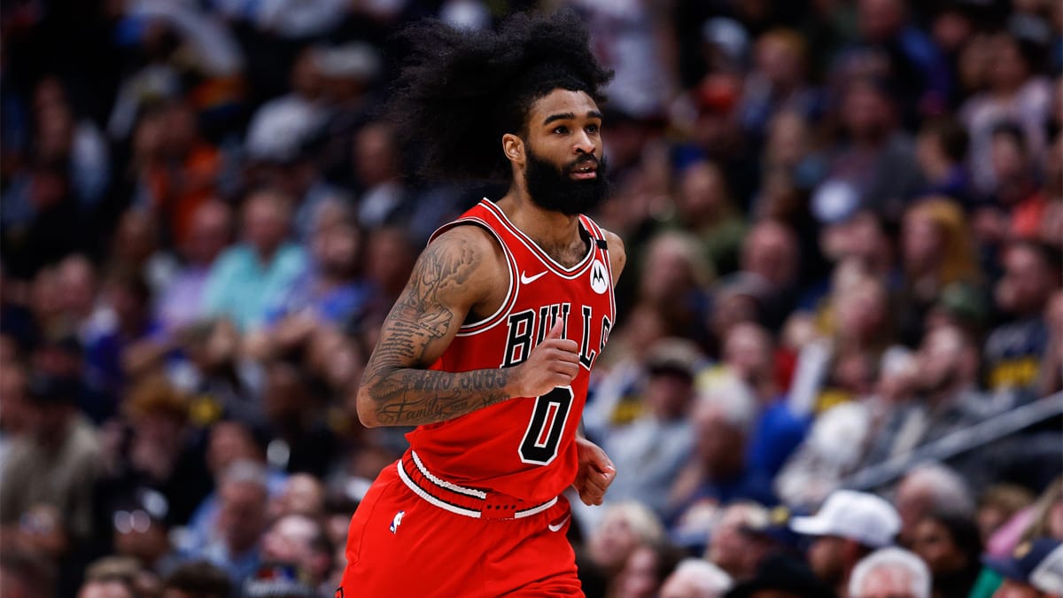 Coby White tras anotar una canasta para los Bulls