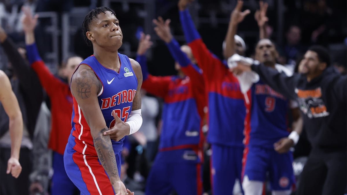 Sasser celebra un triple para los Pistons