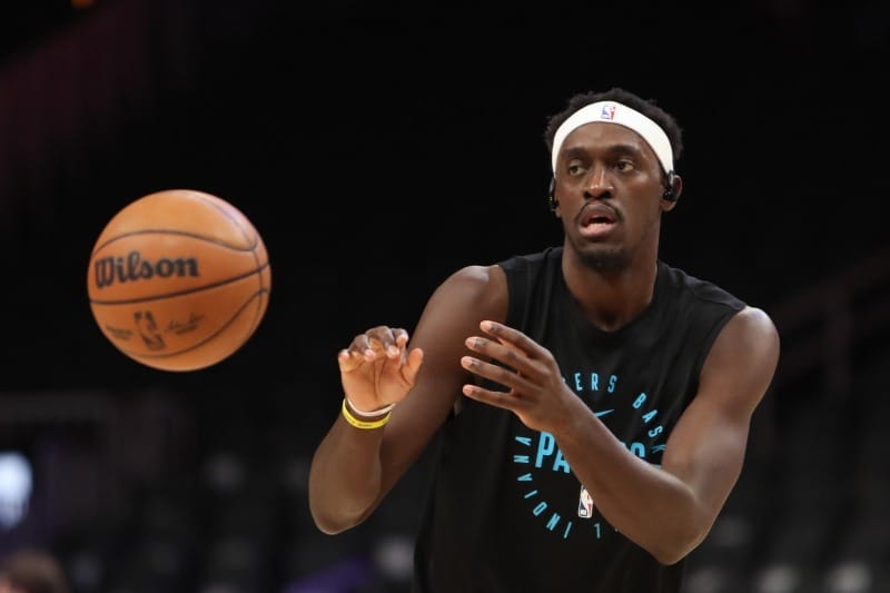 Pascal Siakam calienta antes de un partido