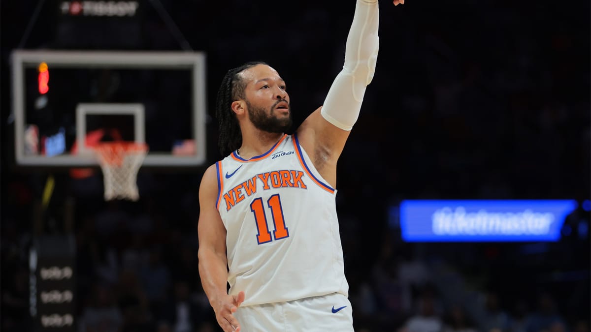 Jalen Brunson lanza a canasta