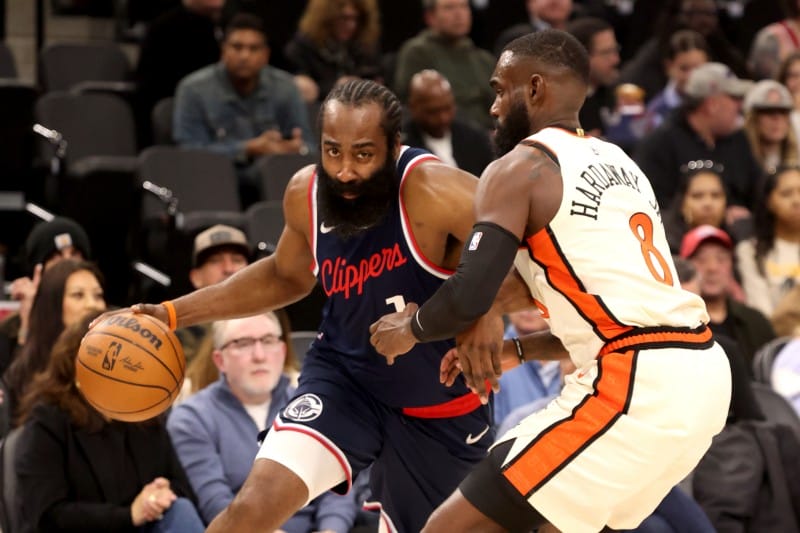 Harden buscando la canasta