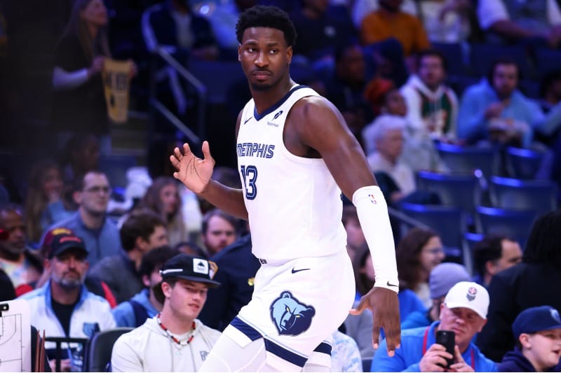 Jaren Jackson tras una canasta