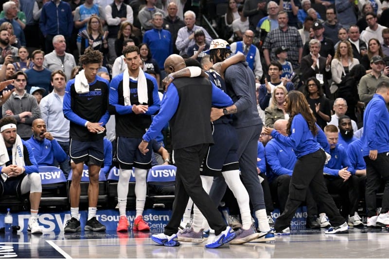 Kyrie Irving abandona la pista