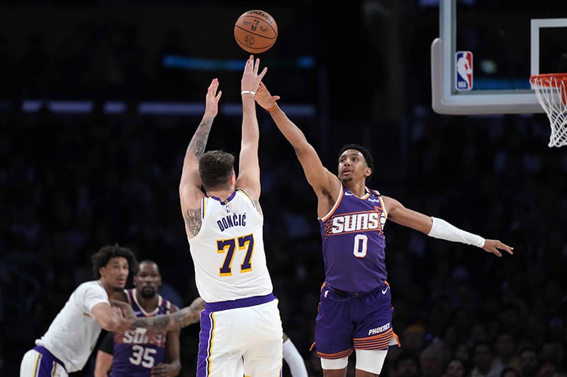 Doncic anota sobre Dunn