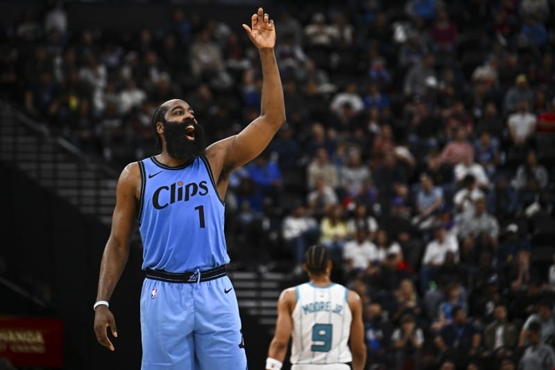 James Harden, jugando con los Clippers