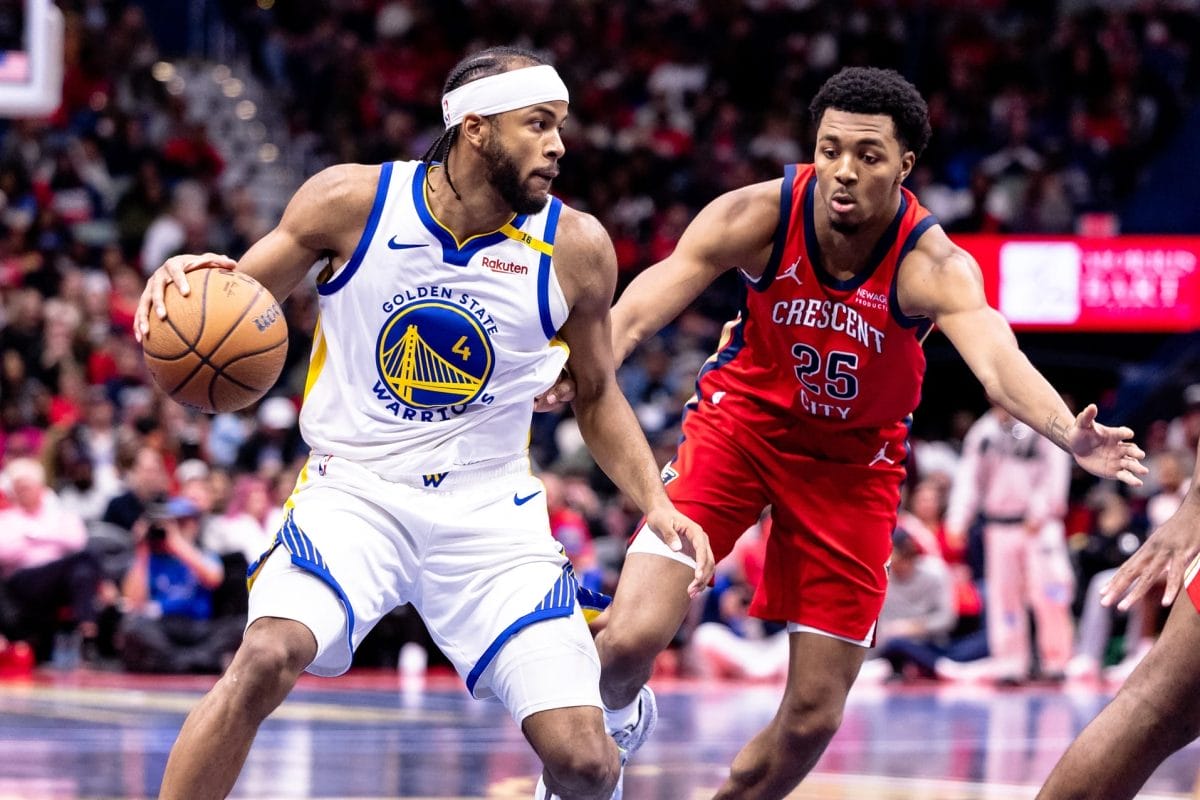 Moses Moody con el balón, defendido por Trey Murphy, en un enfrentamiento anterior entre Warriors y Pelicans.
