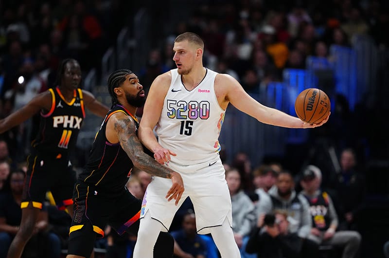 Jokic ataca a Richards