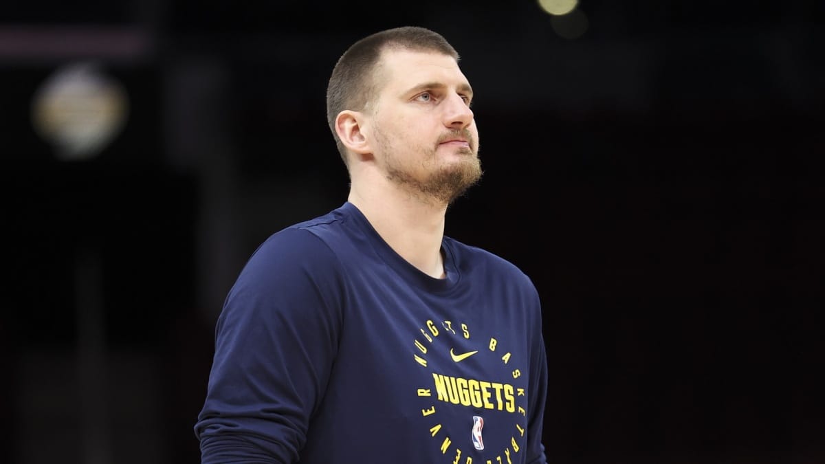 Nikola Jokic realiza un entrenamiento con los Nuggets como parte de su puesta a punto.