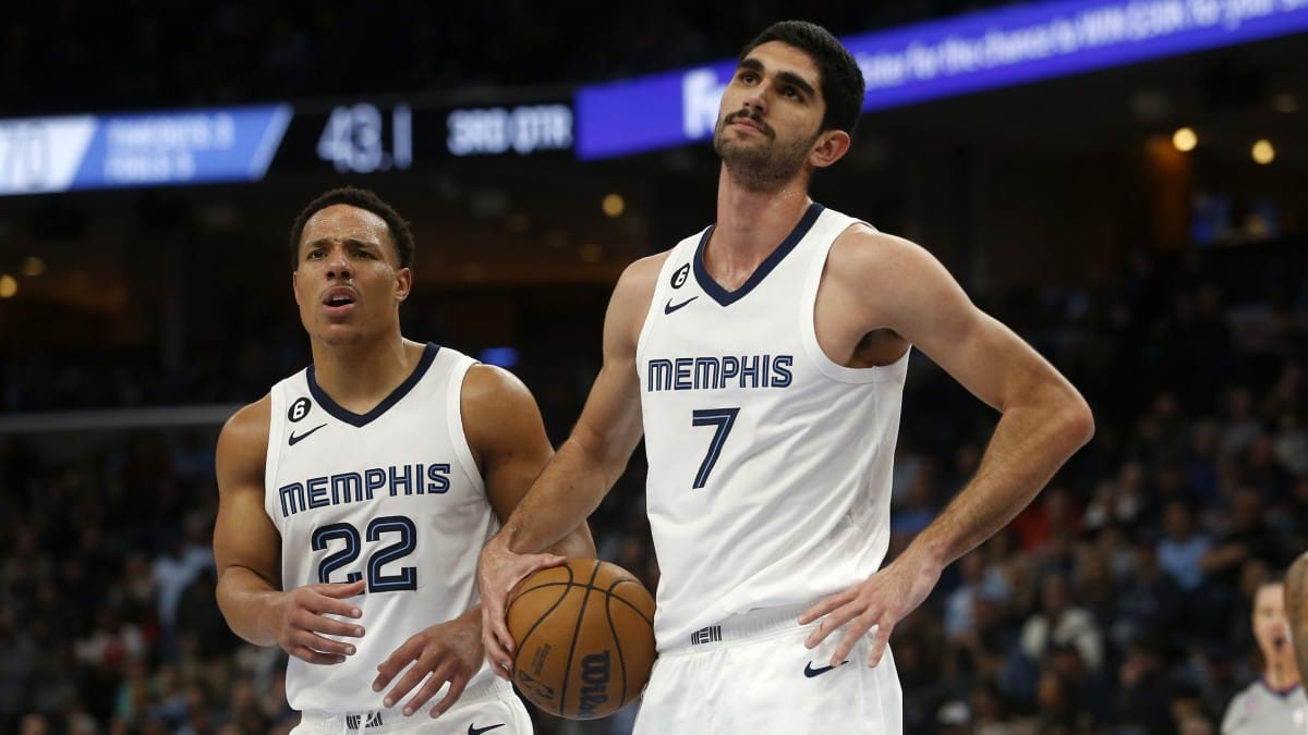 Santi Aldama y Desmond Bane, juntos en un partido de Memphis Grizzlies.