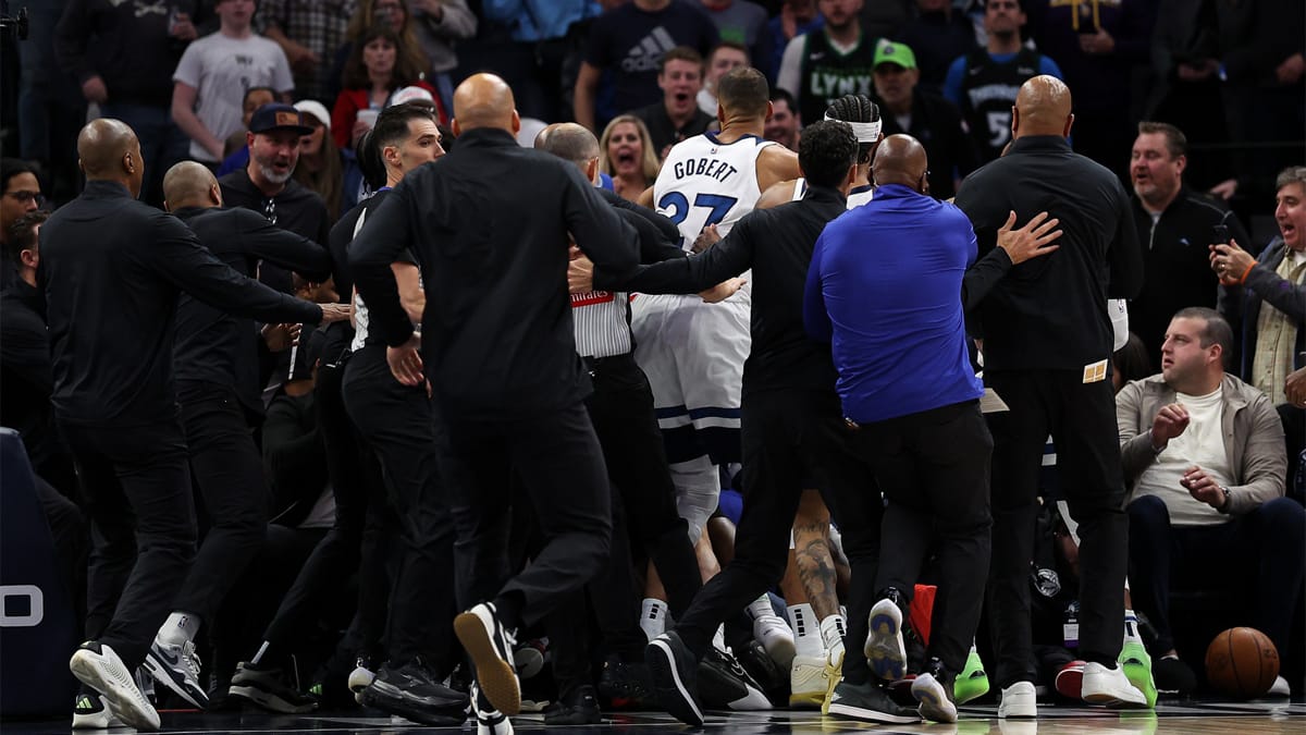 Pelea durante el partido entre Timberwolves y Pistons