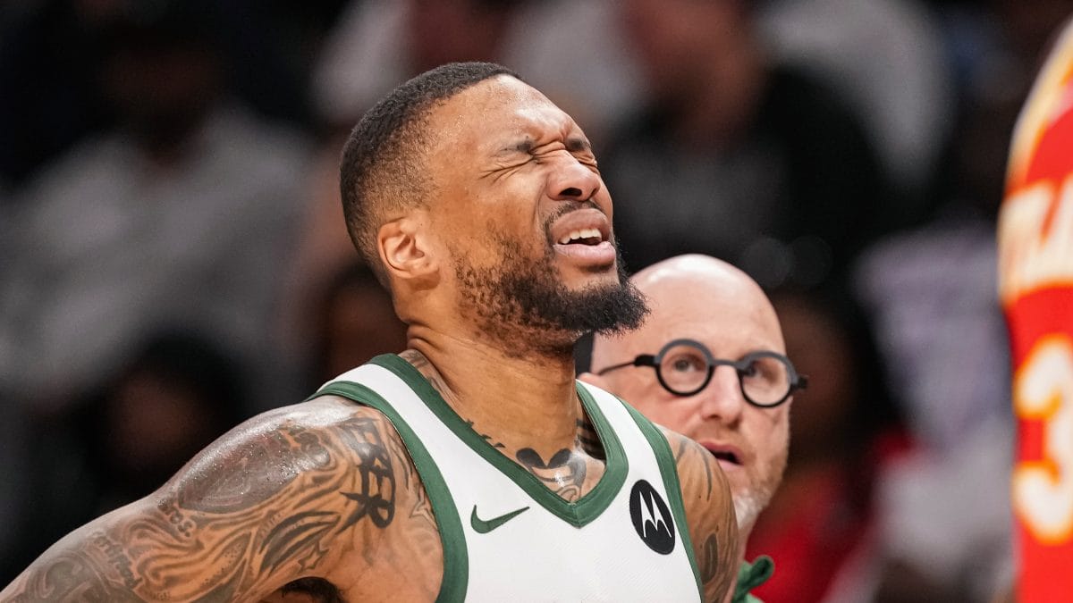 Damian Lillard aquejado de un golpe en el ojo.