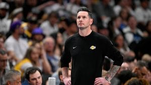 J.J. Redick debutó con derrota como entrenador de playoffs.
