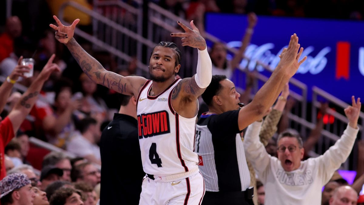 Jalen Green celebra un triple ante Oklahoma City Thunder.