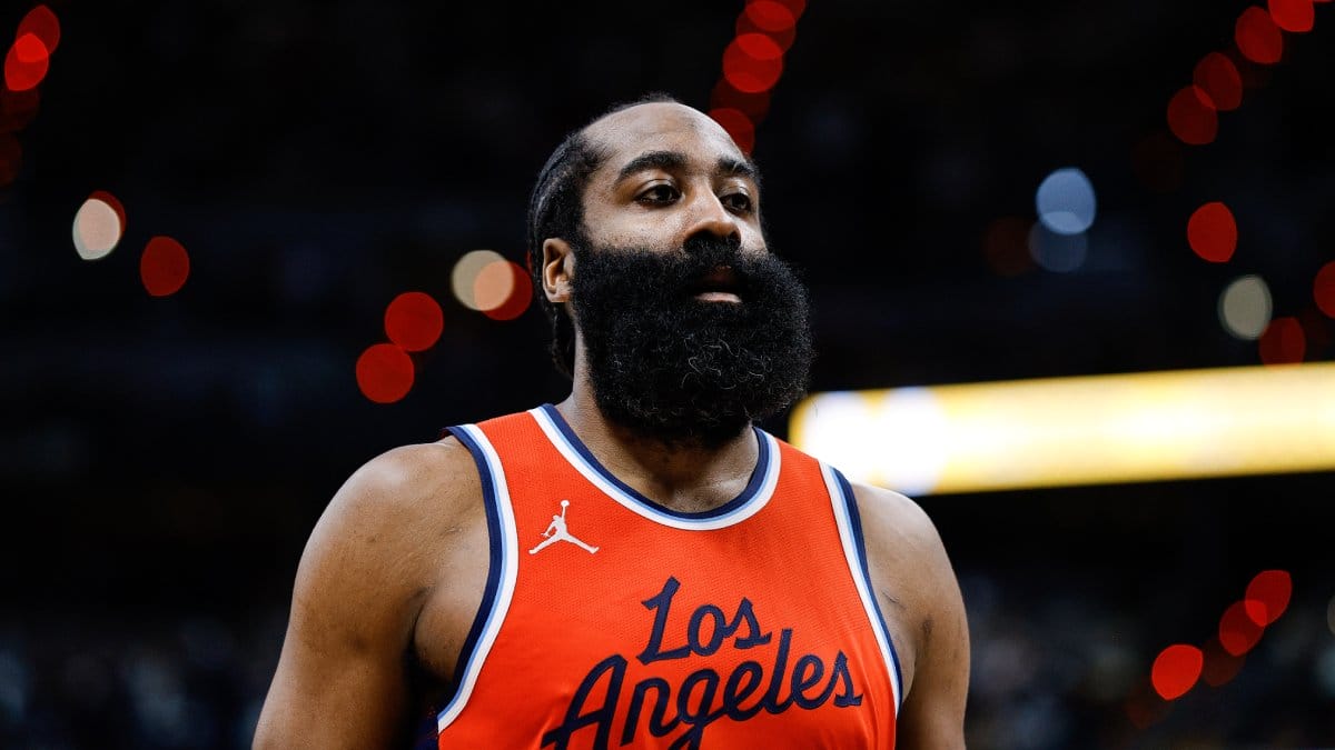 James Harden durante el seggundo partido ante Denver.