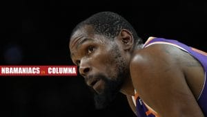 Kevin Durant mira al infinito.