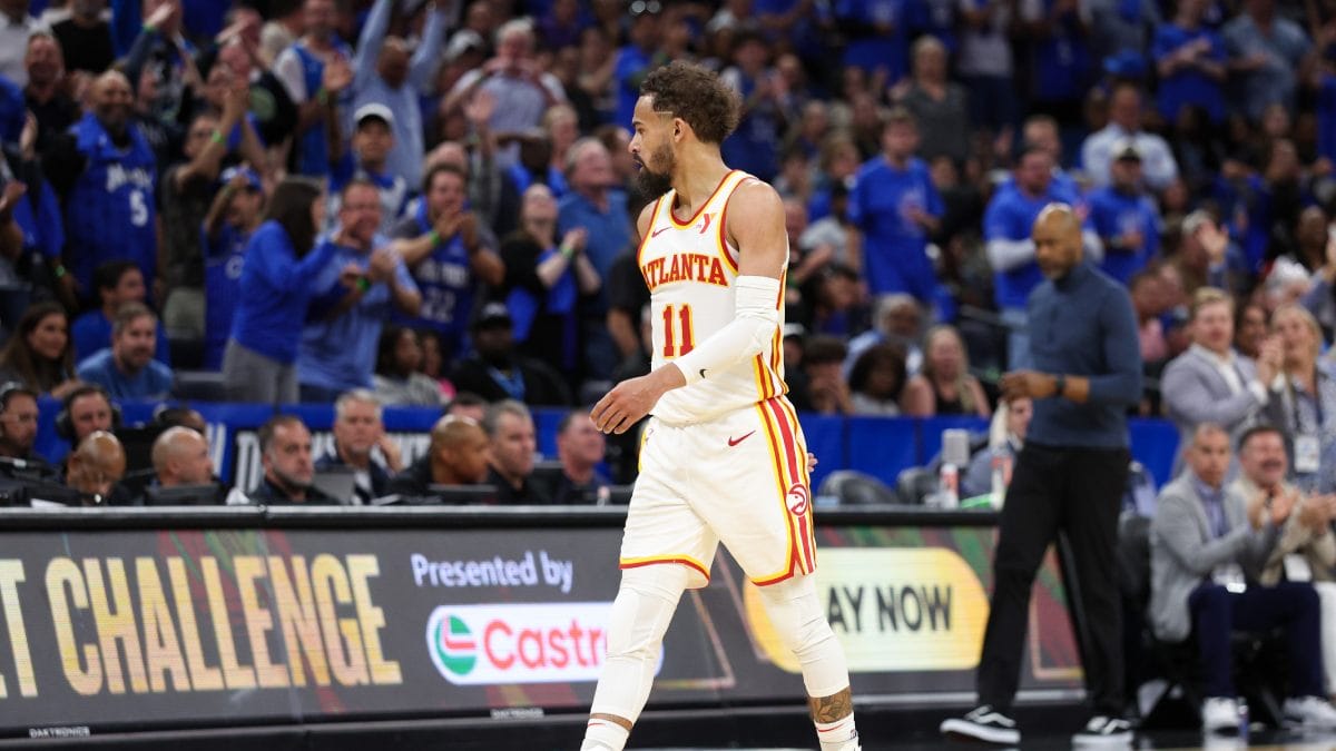 Trae Young se marcha sustituido.