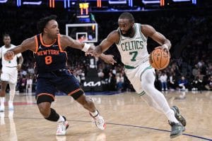 Jaylen Brown llega tocado a los playoffs