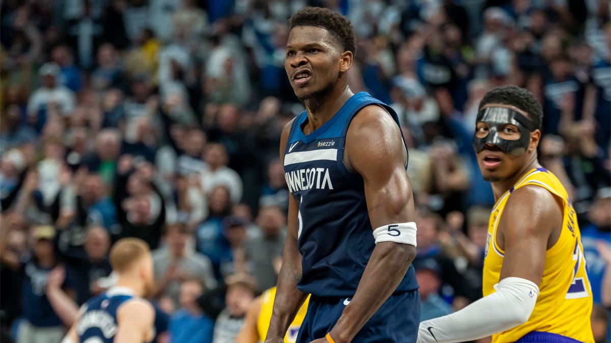 Edwards celebra el triunfo ante los Lakers