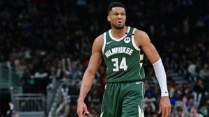 Giannis con gesto de indignación