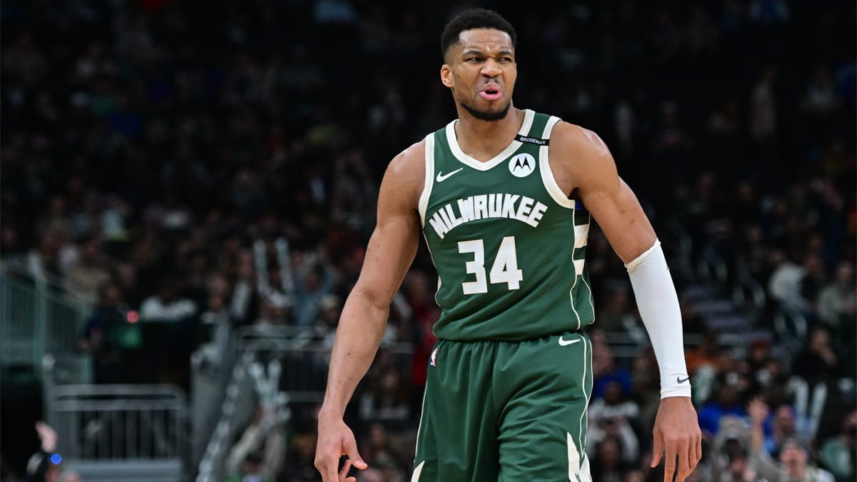 Giannis con gesto de indignación