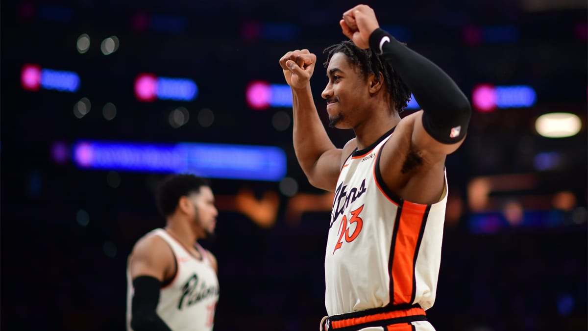 Jaden Ivey celebra una acción con los Pistons