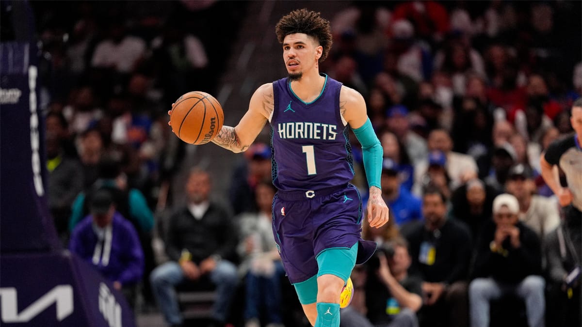 LaMelo ball sube el balón