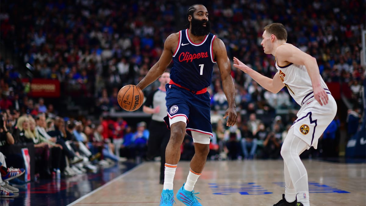 James Harden organiza el ataque de los Clippers