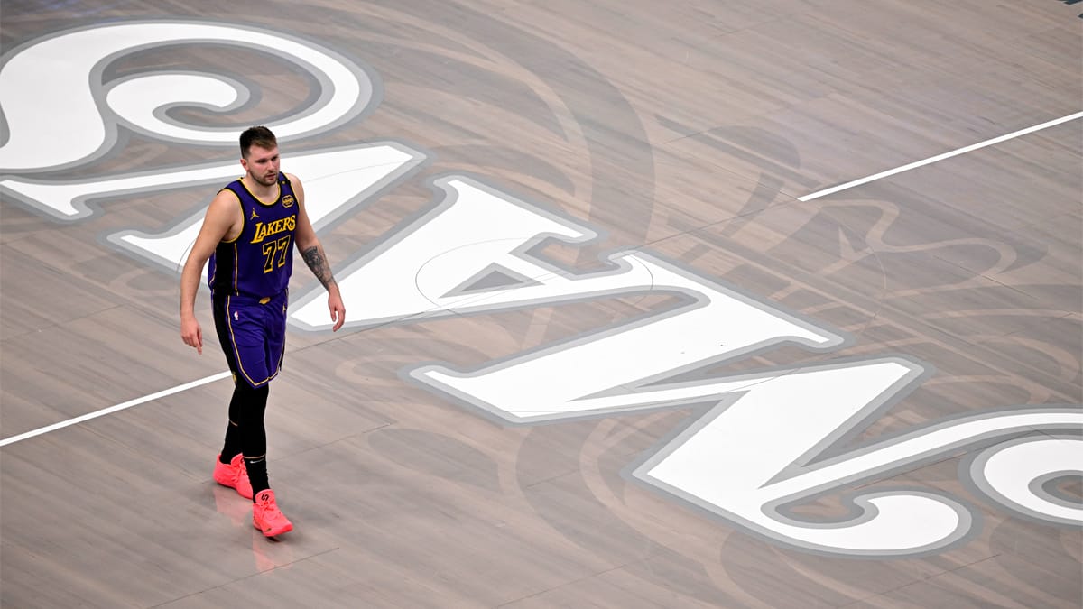 Luka Doncic durante su visita a los Mavericks