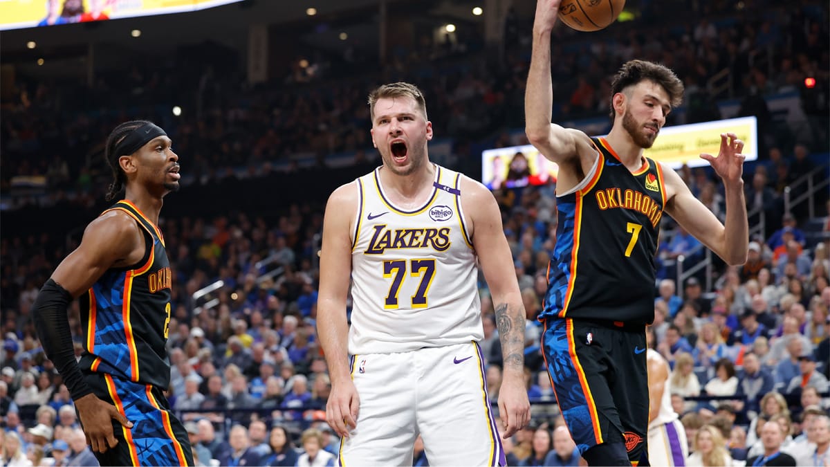 Doncic celebra una canasta ante los Thunder