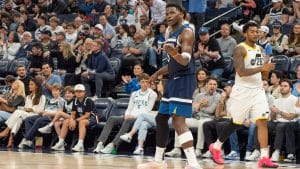 Anthony Edwards celebra un triple para los Timberwolves