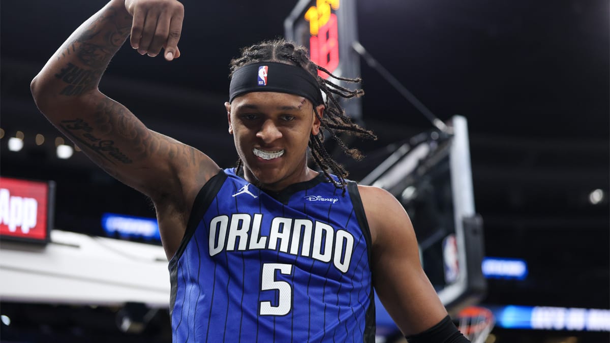 Banchero celebra una canasta de los Orlando Magic