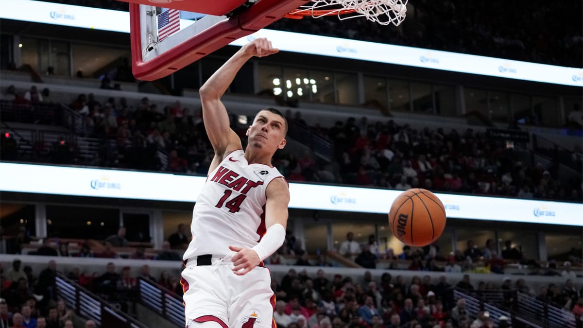 Tyler Herro anota u mate para los Heat