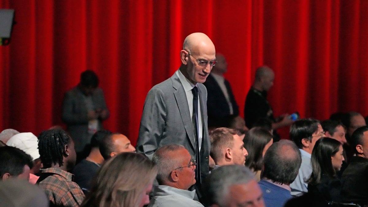 Adam Silver estuvo presente en la lotería del Draft de Cooper Flagg.