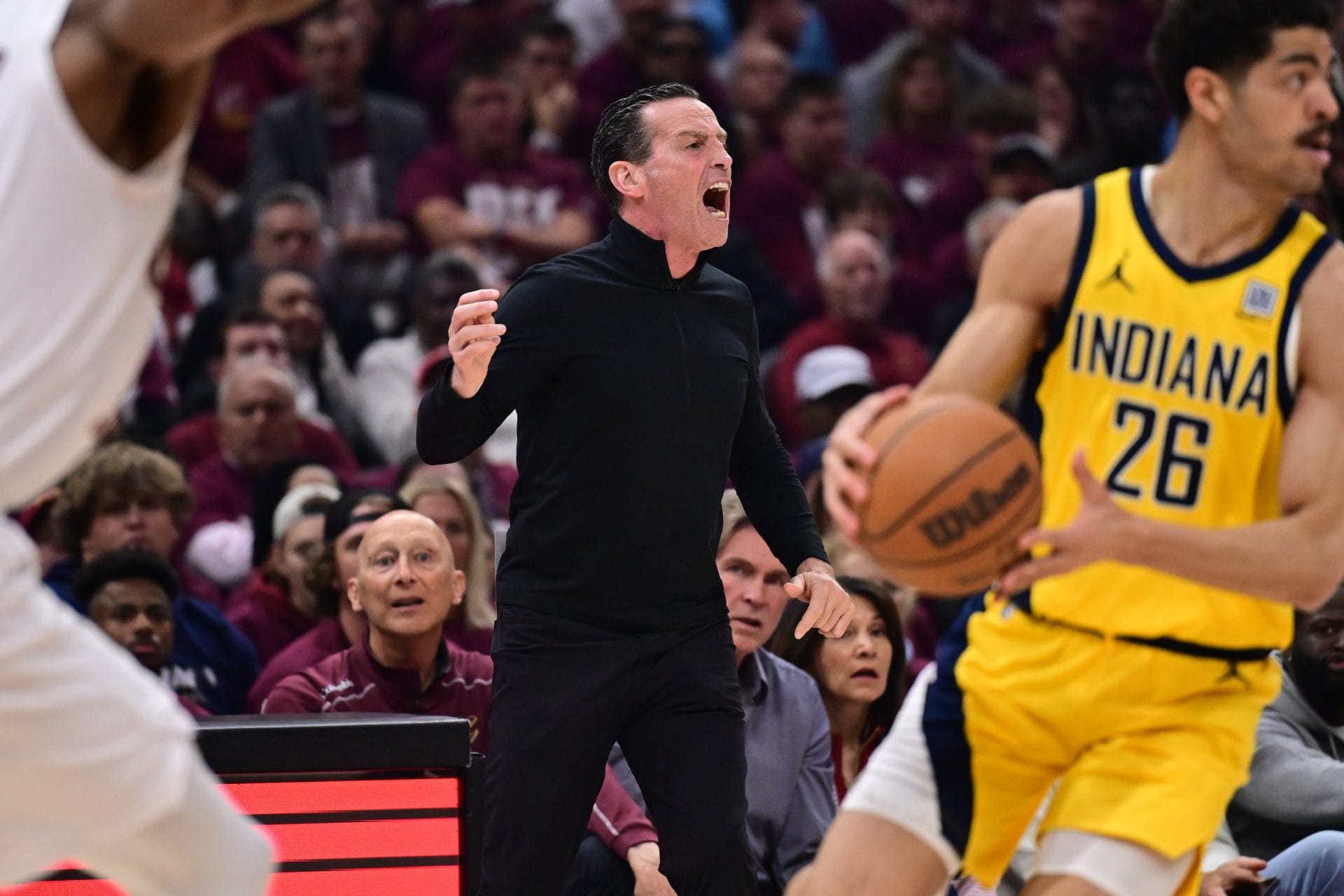 Kenny Atkinson durante el Game 4 contra los Pacers